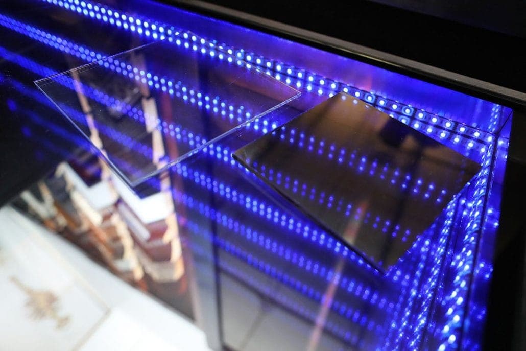 telepromptermirrorvstwowaymirror7 Two Way Mirrors