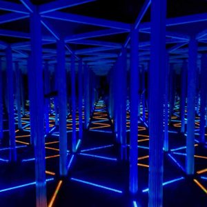 wandering maze of mirrors flat mirrors