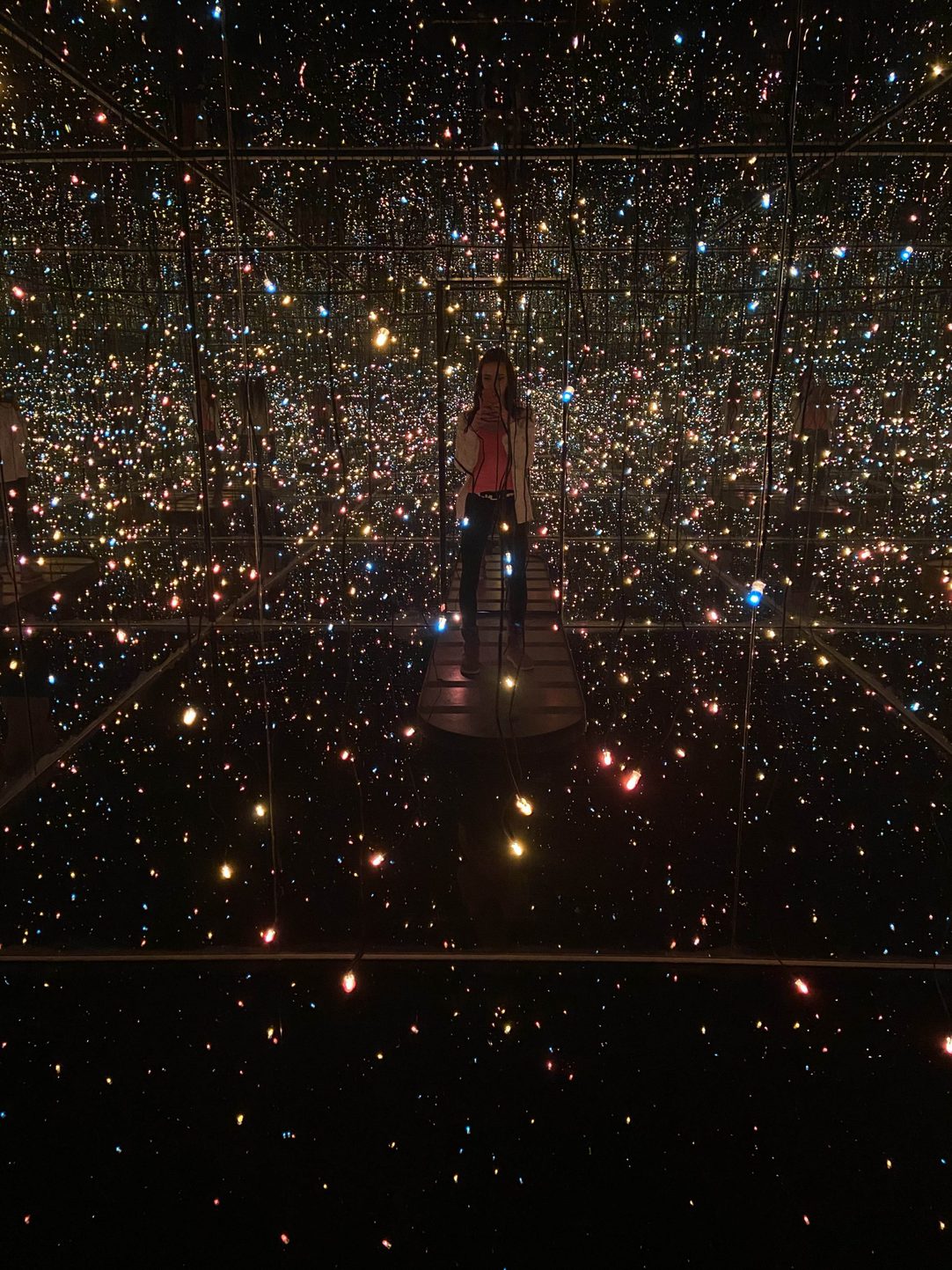 Infinity mirror room Jessica at Museum