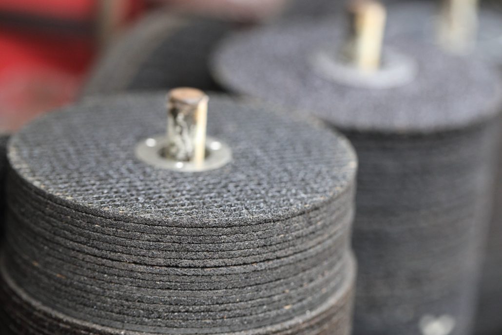 Glass Edgework Guide Guide to Seamed, Polished, & Beveled Edges