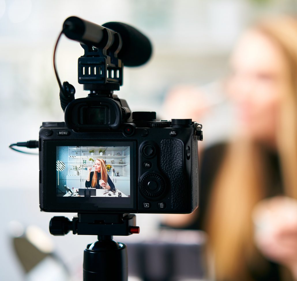 Zoom Teleprompter Tips for Establishing a Confident Online Presence