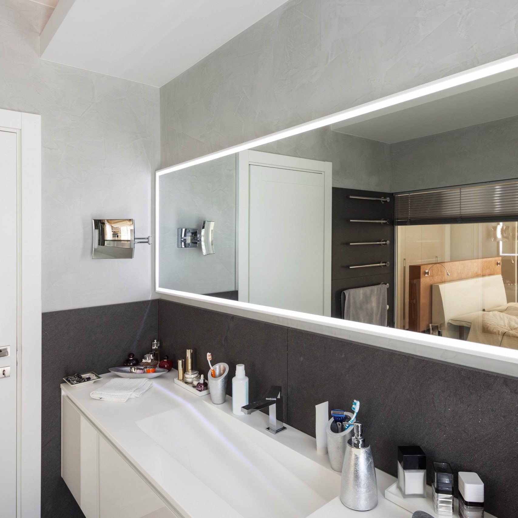 Lighted mirror for bathroom vanity