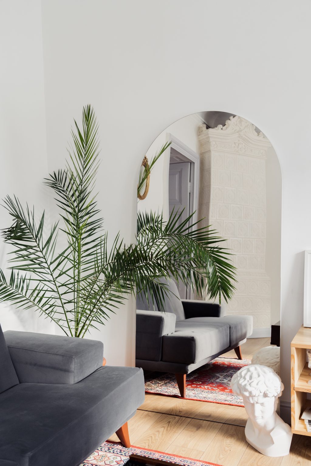 How to Incorporate Statement Mirrors into Small Spaces | Two Way Mirrors
